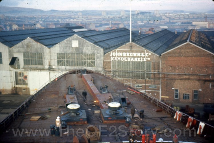 May 1968 - looking over QE2's bow across Clydebank
Keywords: Album-ExteriorFittingOut
